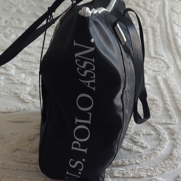 Tommy Hilfiger nylon gym bag/ tote/day bag - Picture 4 of 6